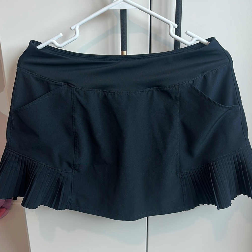 Mondetta Black Pleated Skirt, size med